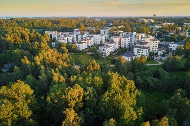 Espoon kerrostalo asuinalue kaunis ruska